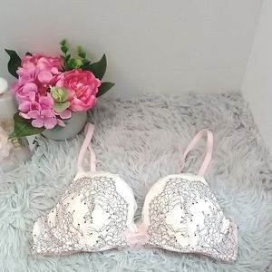 EUC Victoria's Secret Size 36B Dream Angels Embellished Push-up Bra 💕